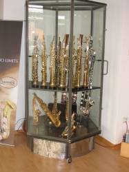 Saxophon-Vitrine vorher