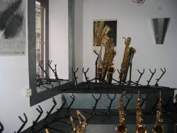 abgeräumte Saxophongalerie